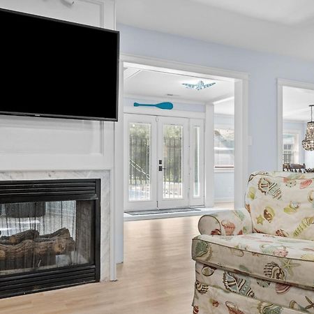 The Blue Lagoon Pine Knoll Shores Exterior photo