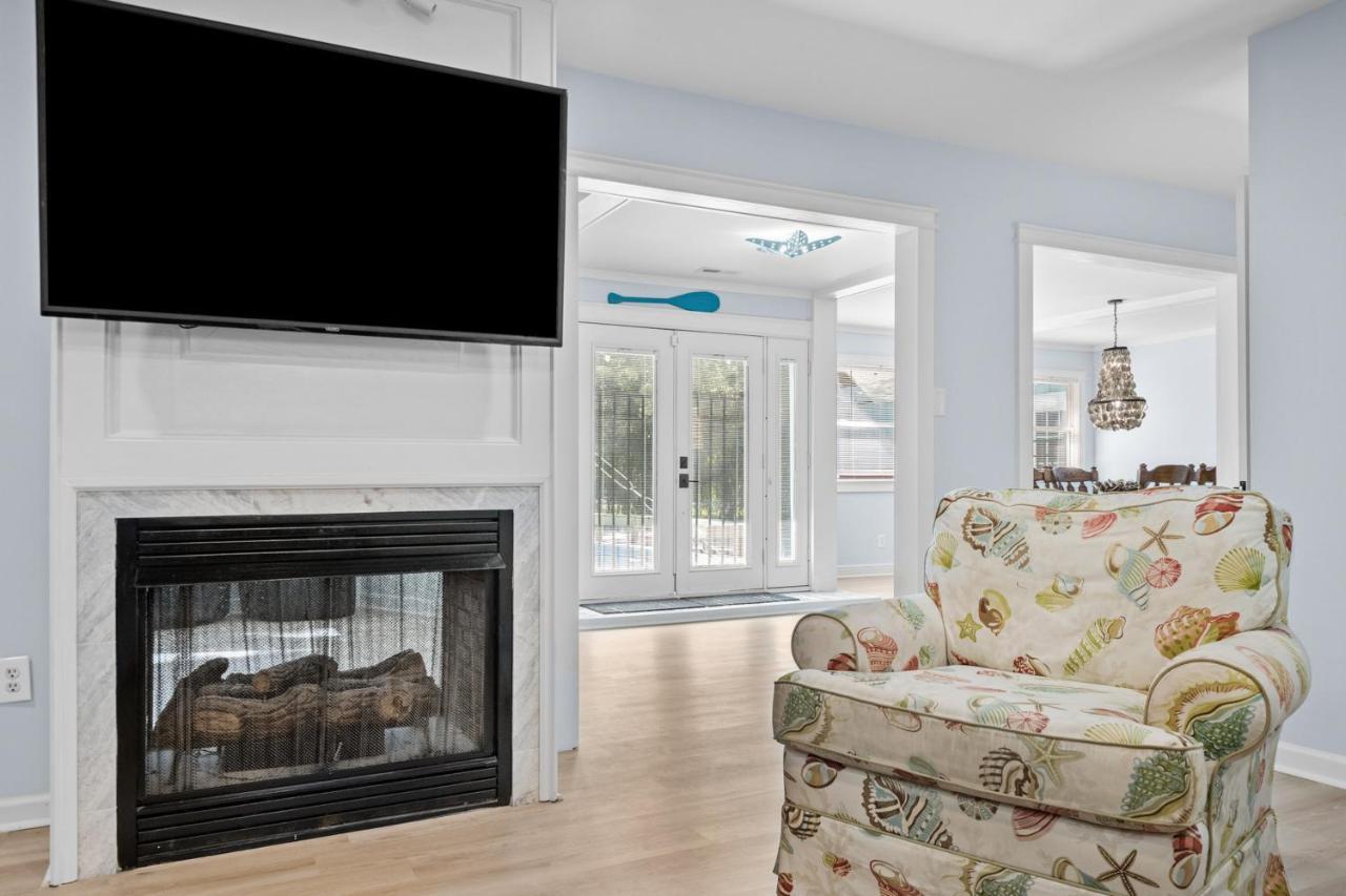 The Blue Lagoon Pine Knoll Shores Exterior photo