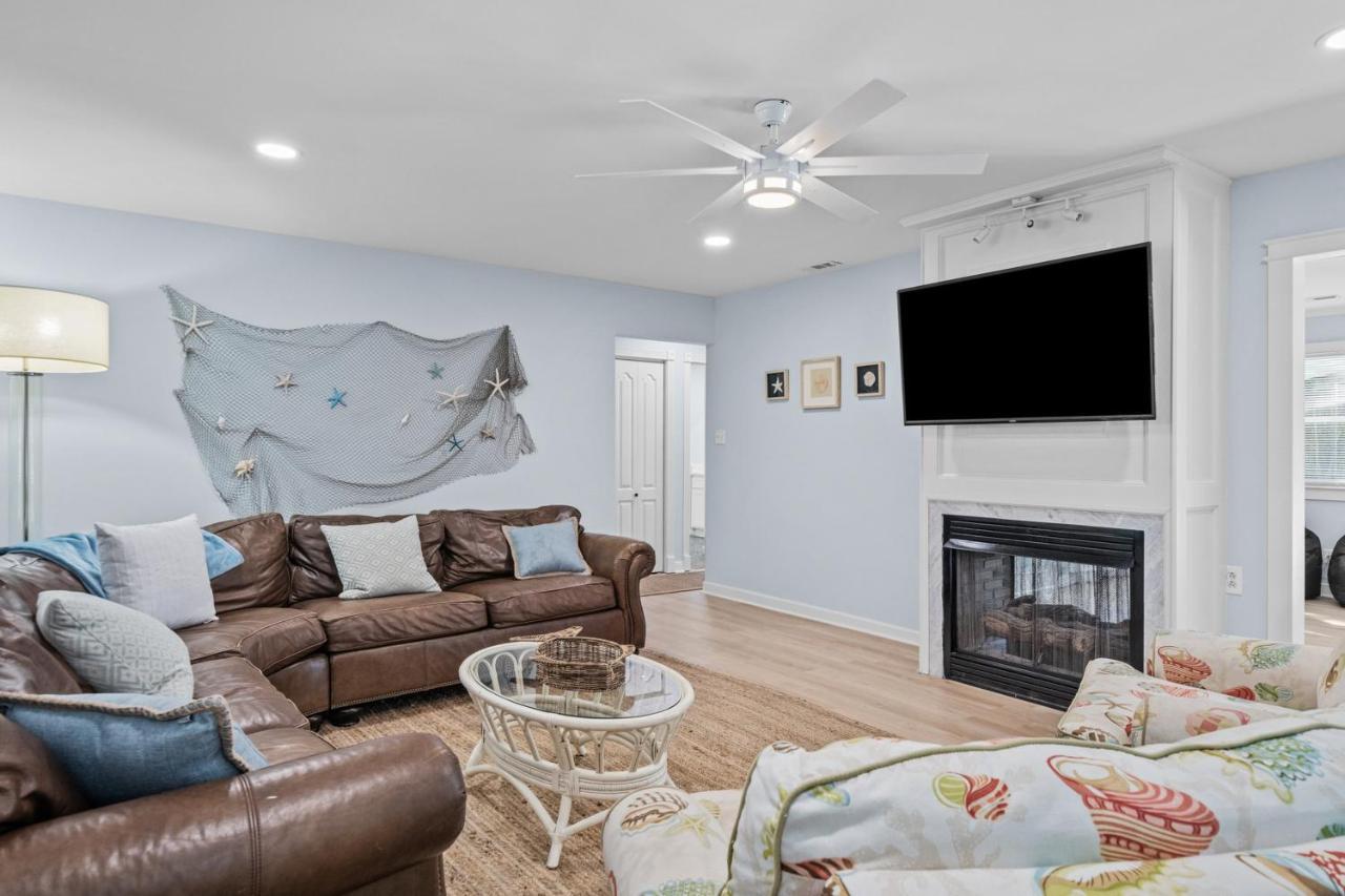 The Blue Lagoon Pine Knoll Shores Exterior photo