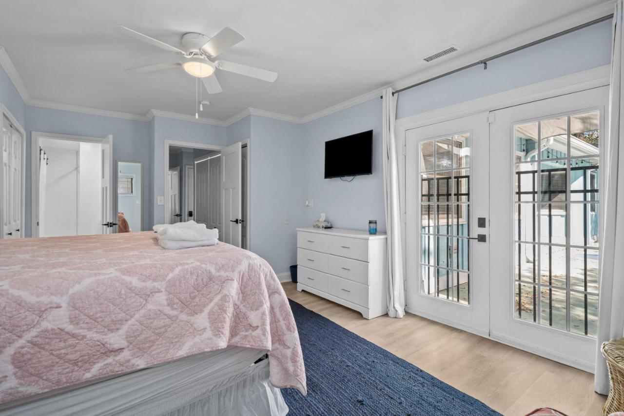 The Blue Lagoon Pine Knoll Shores Exterior photo