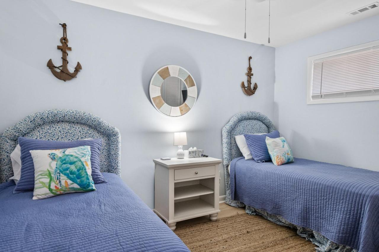 The Blue Lagoon Pine Knoll Shores Exterior photo
